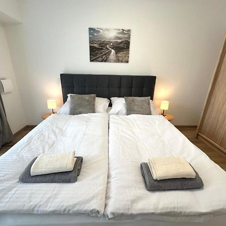 2 Room Apartment, New Building, Balcony, 208 Rovinka Extérieur photo