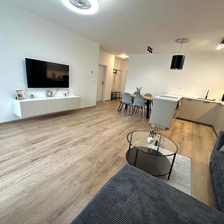 2 Room Apartment, New Building, Balcony, 208 Rovinka Extérieur photo
