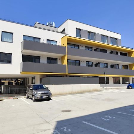 2 Room Apartment, New Building, Balcony, 208 Rovinka Extérieur photo