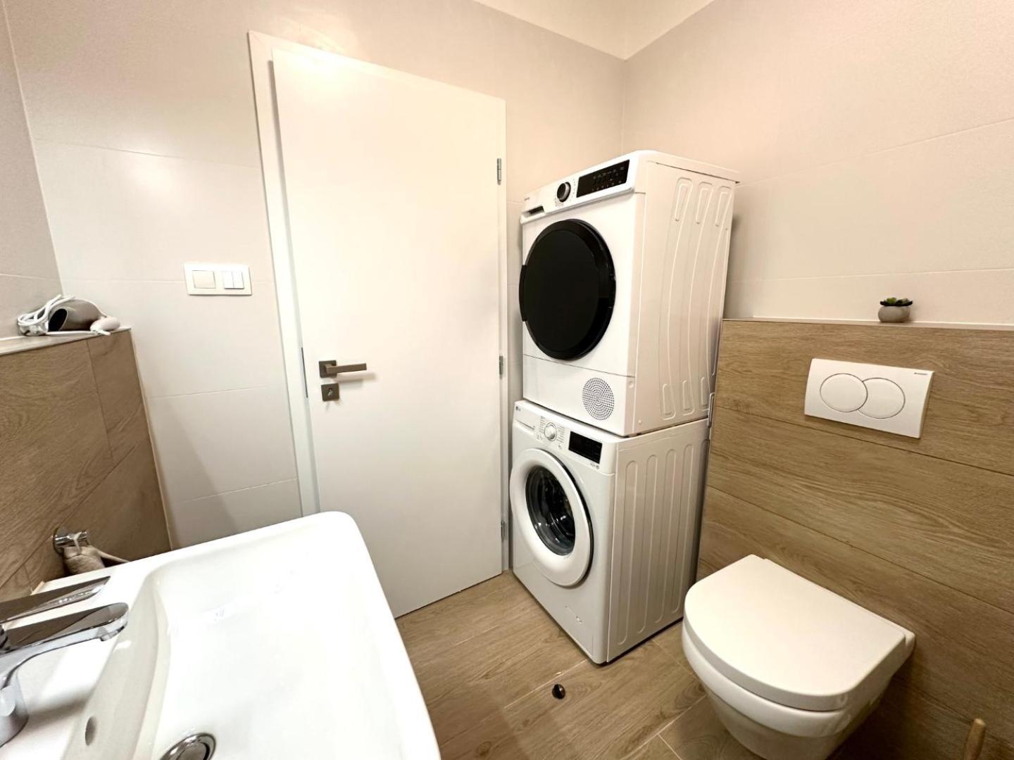 2 Room Apartment, New Building, Balcony, 208 Rovinka Extérieur photo
