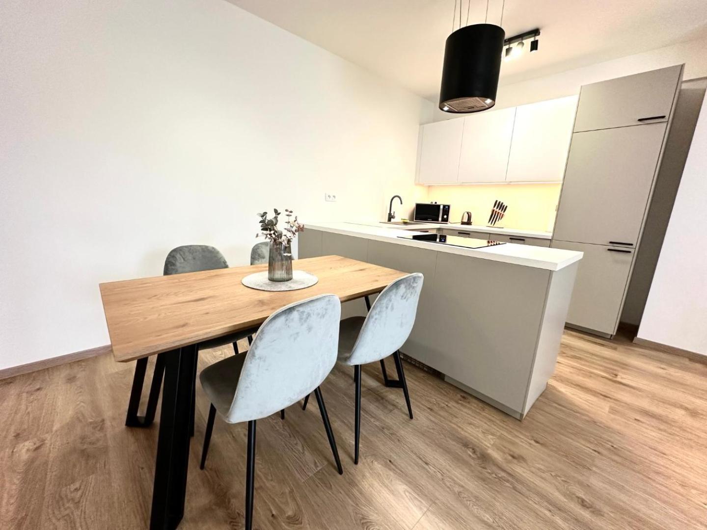 2 Room Apartment, New Building, Balcony, 208 Rovinka Extérieur photo