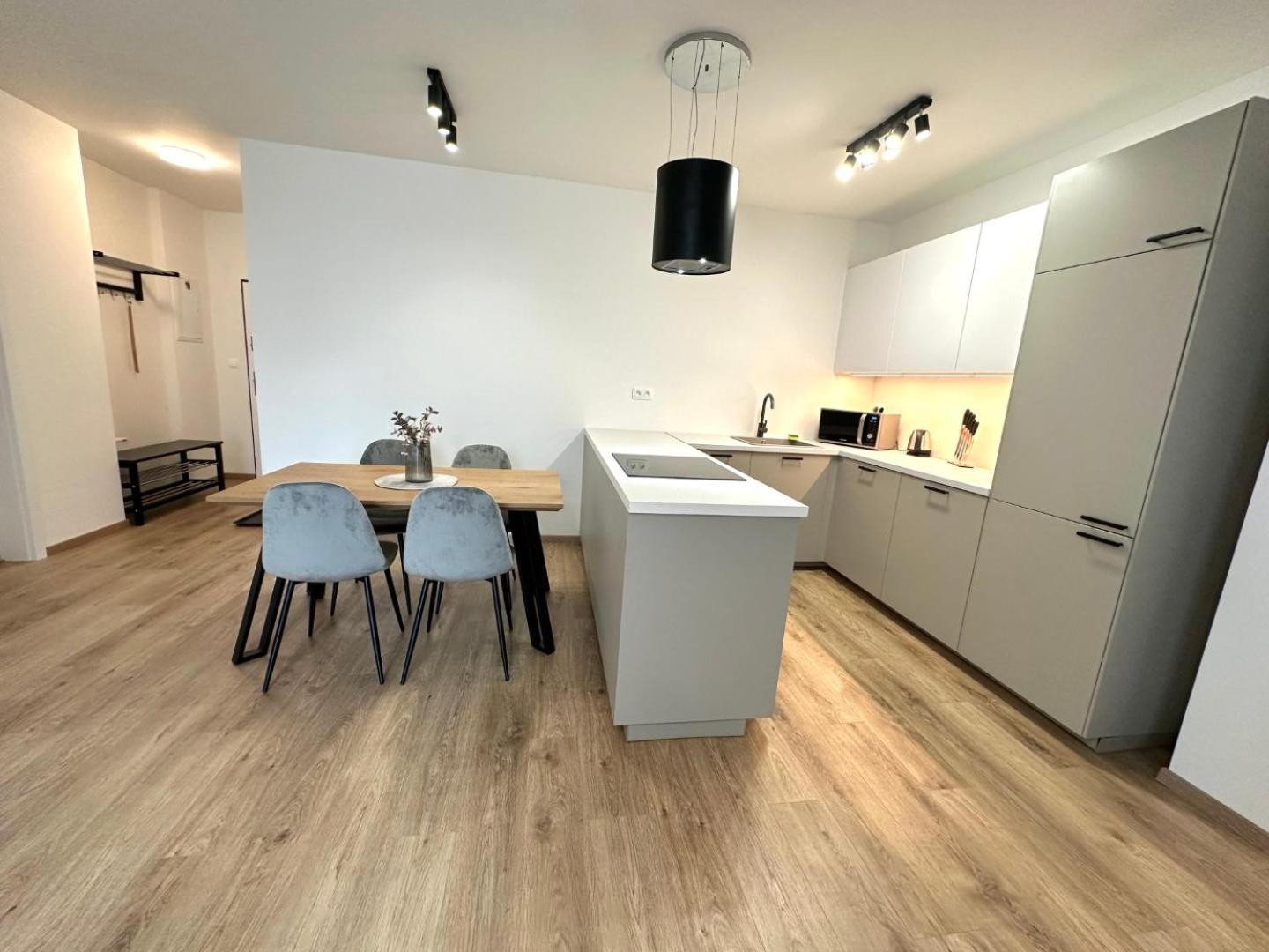 2 Room Apartment, New Building, Balcony, 208 Rovinka Extérieur photo
