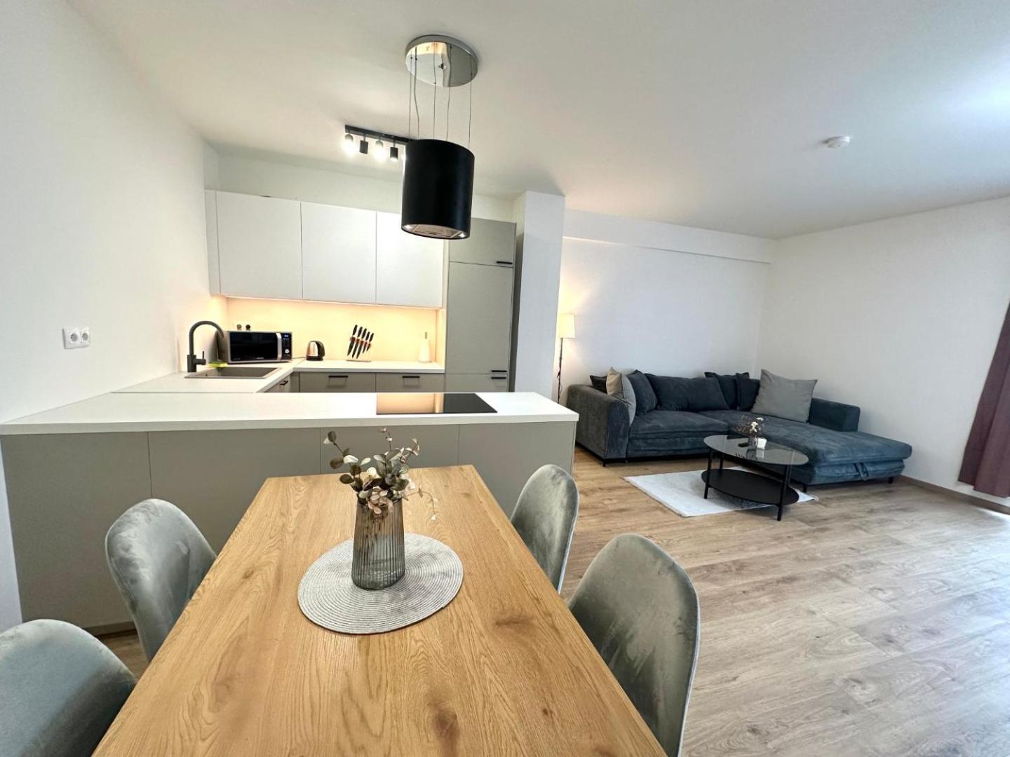 2 Room Apartment, New Building, Balcony, 208 Rovinka Extérieur photo