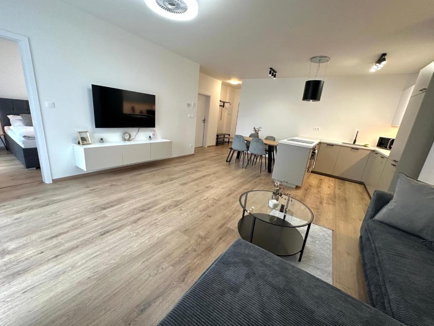 2 Room Apartment, New Building, Balcony, 208 Rovinka Extérieur photo